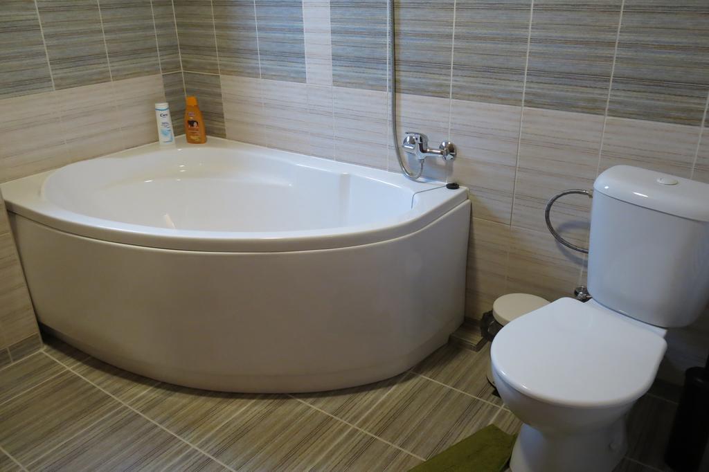 Roubenka U Mlyna Hotel Dasice ภายนอก รูปภาพ